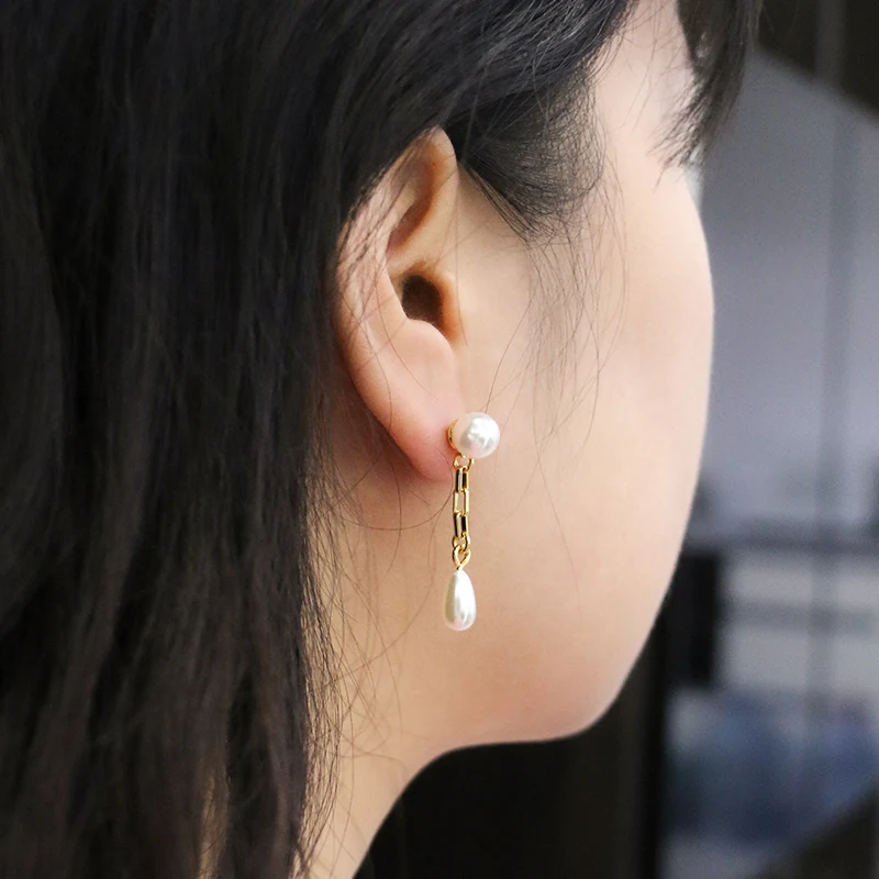 Dangling Pearl Earrings